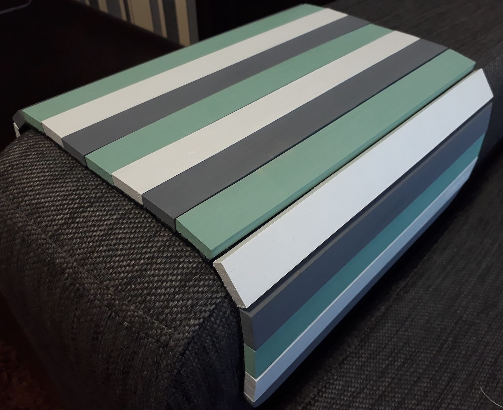 Дерев'яна накладка, столик, килимок на підлокітник дивана (зелений/білий/сірий) #2i2ua