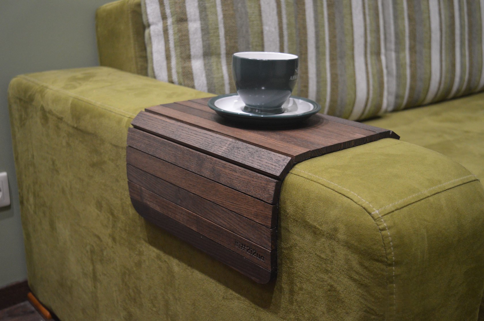 Деревянная накладка, столик, коврик на подлокотник дивана ("Орех") #2i2ua