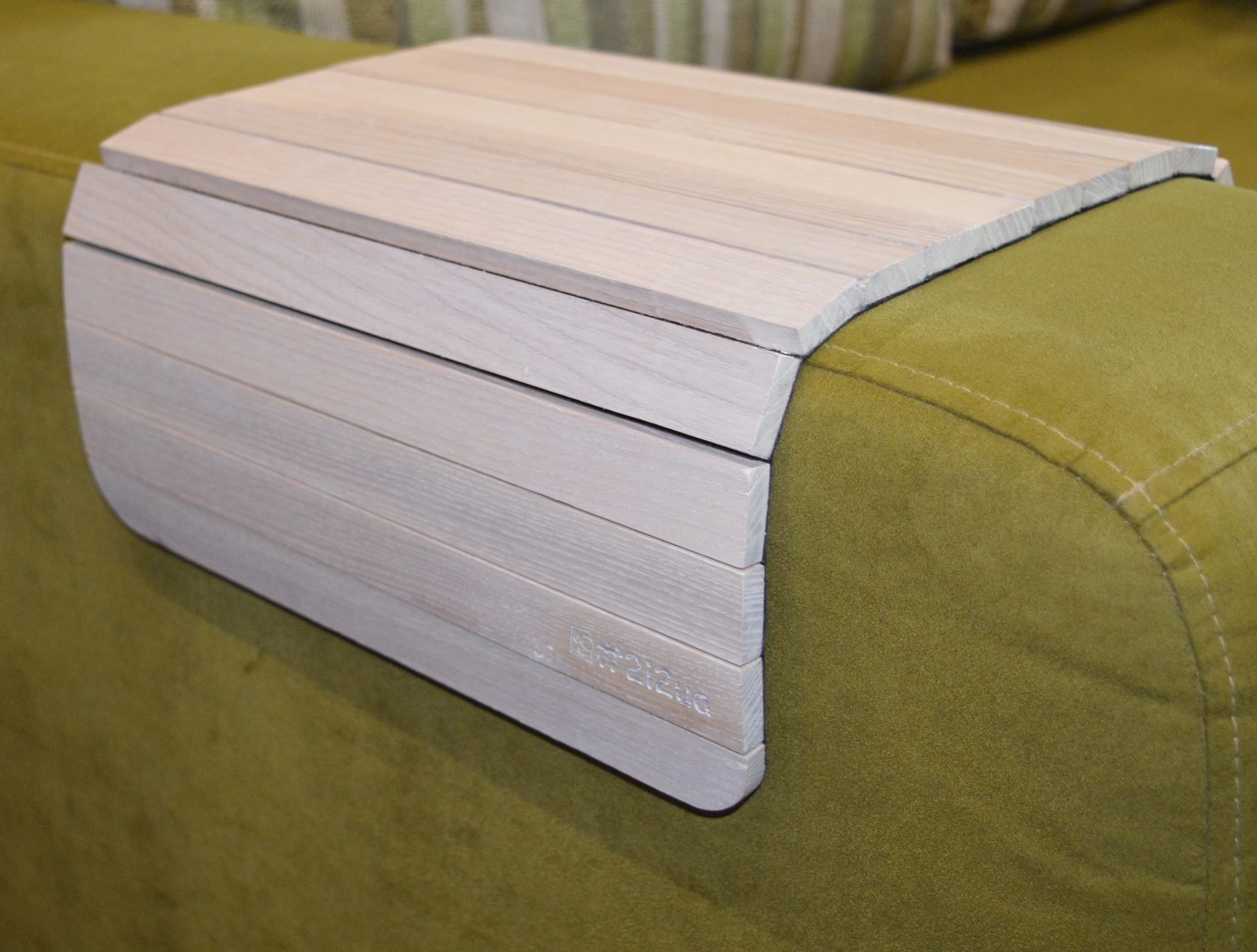 Деревянная накладка, столик, коврик на подлокотник дивана (белый) #2i2ua