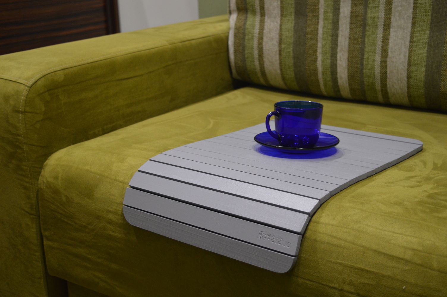 Деревянная накладка, столик, коврик на подлокотник дивана (серый) #2i2ua