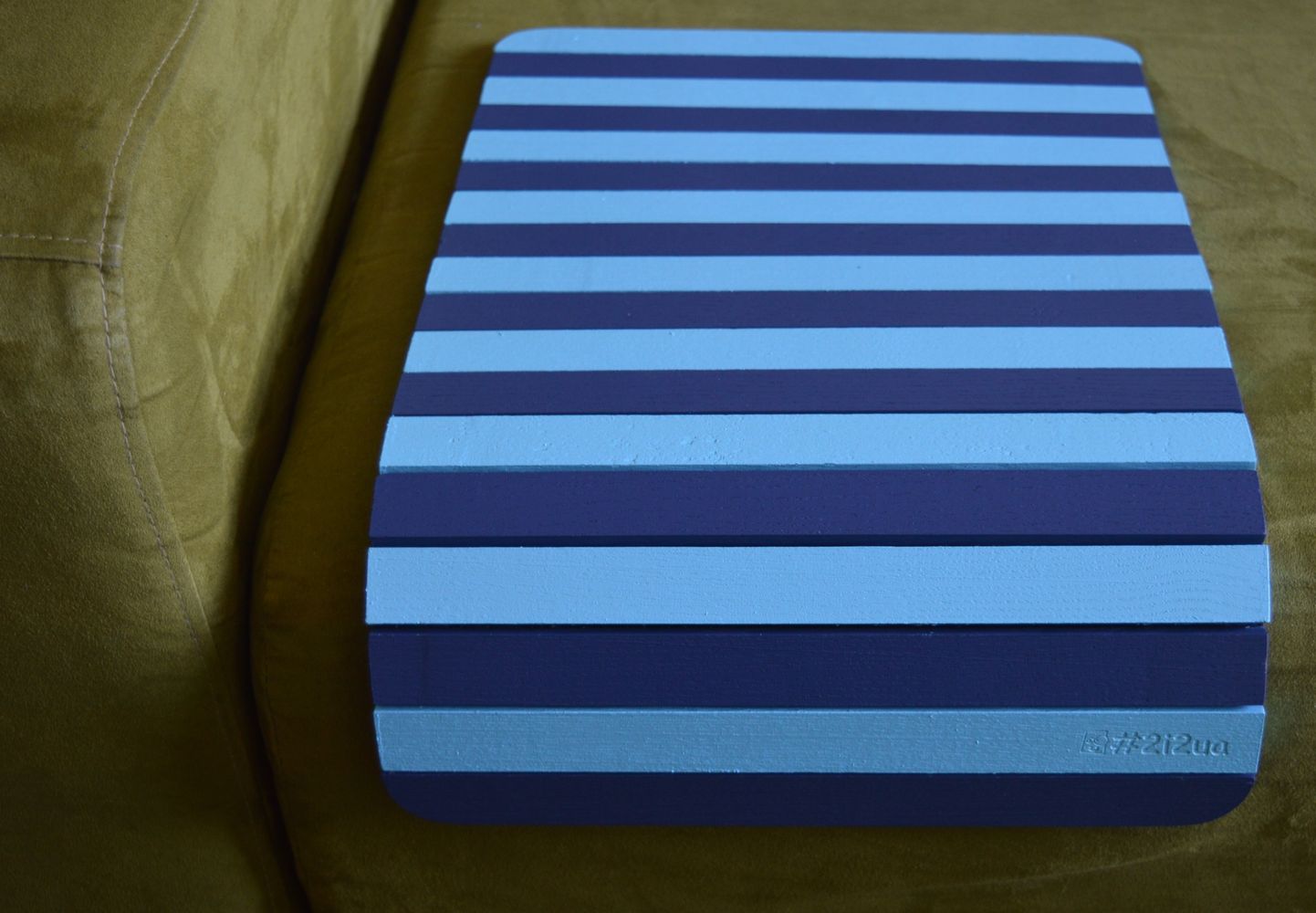 Деревянная накладка, столик, коврик на подлокотник дивана ("Сине-голубой") #2i2ua